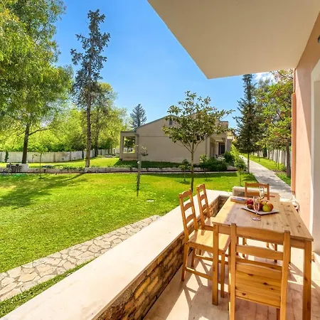 Folies Corfu Town Apart Otel Alepou