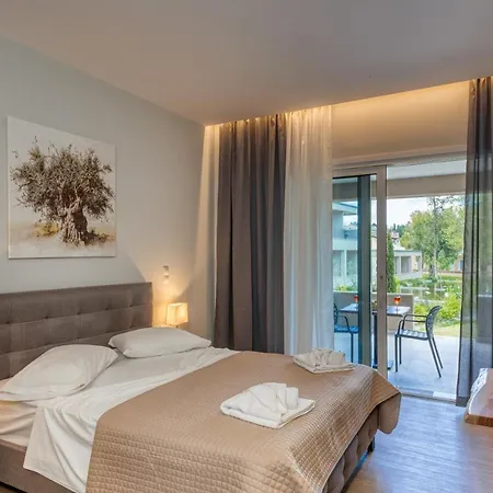 Folies Corfu Town 아파트호텔 3*
