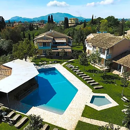 Folies Corfu Town מלון דירות 3*