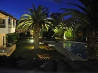 Folies Corfu Town アパートホテル 3*