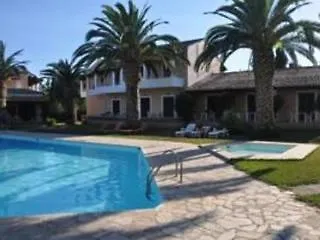 アパートホテル Folies Corfu Town