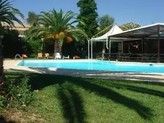 Folies Corfu Town アパートホテル